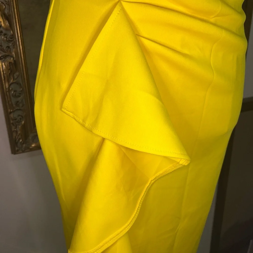 Elegant Yellow Ruffle Dress - Picture 9 of 16